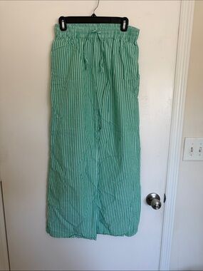 PrettyLittleThing Green and White Striped Wide-Leg pants 100% cotton size 6